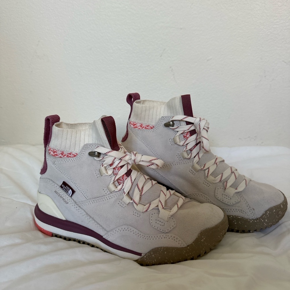 The North Face Women’s waterproof Hiking shoes - High Top Sneakers - Size 6